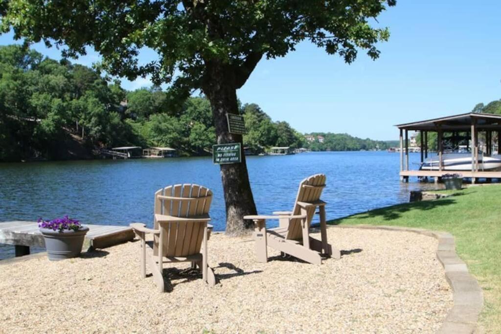 #02 - Unique Lakeside Studio Cottage- Pet Friendly Hot Springs Exterior photo